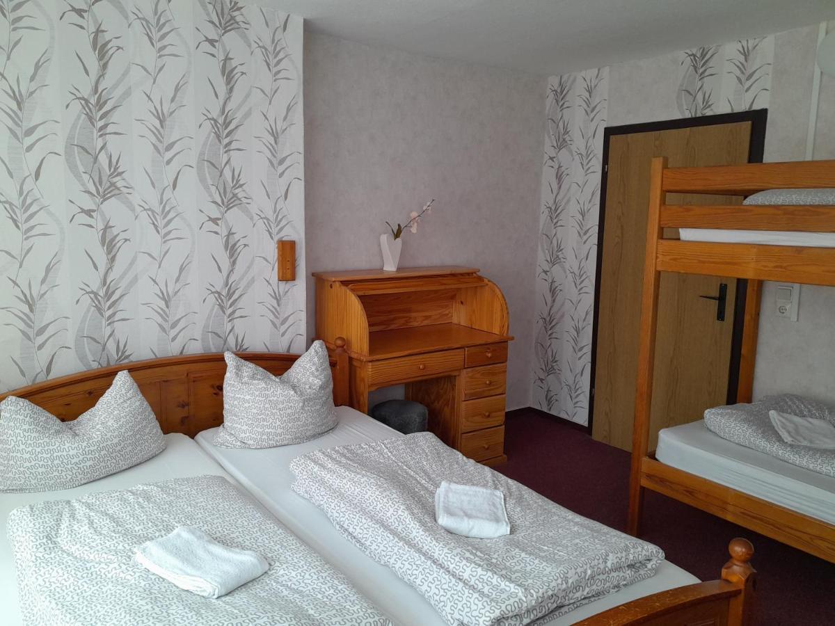 Ostalgie Ferienheim Sorgenfrei Hotel Bagian luar foto