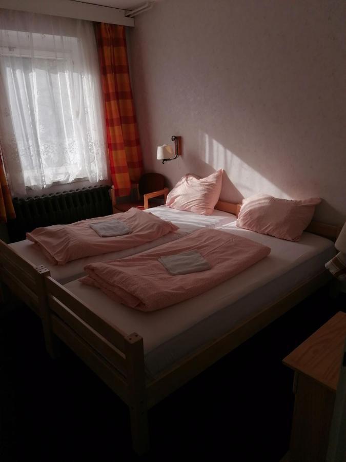 Ostalgie Ferienheim Sorgenfrei Hotel Bagian luar foto