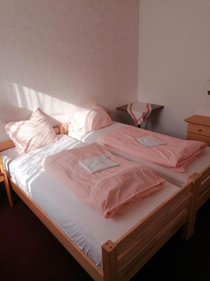 Ostalgie Ferienheim Sorgenfrei Hotel Bagian luar foto